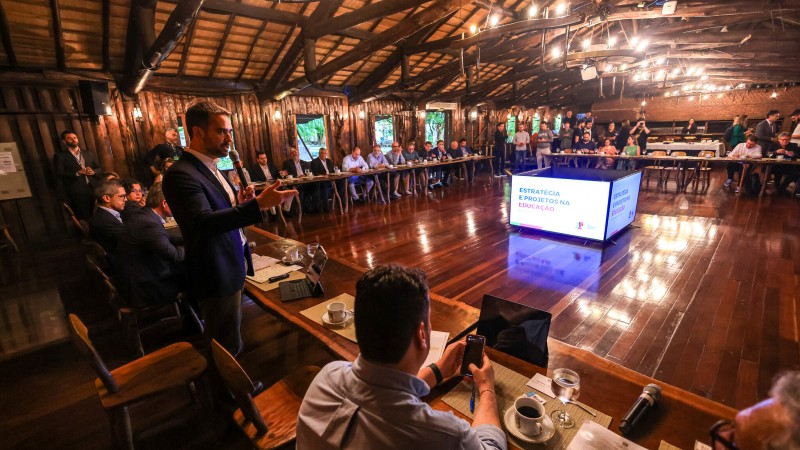 Reunião com a base aliada do Governo projetos de Educação para AL