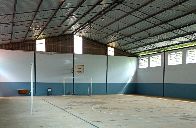 Entre as melhorias no ginásio da Escola Abramo Eberle, em Caixas do Sul, estão a pintura e a instalação de saídas de emergência -Foto: Joel da Silva/SOP