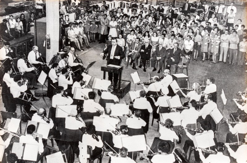 Concerto da Ospa em uma fábrica, realizado na década de 70 -Foto: Acervo Ospa/Reprodução de Nilton Santolin