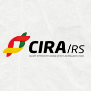 Card em fundo cinza com a logomarca colorida do Cira RS - Comitê Interinstitucional de Recuperação de Ativos. No canto inferior direito do Card está a logomarca utilizada pela gestão 2023-2026 do governo do Rio Grande do Sul. 