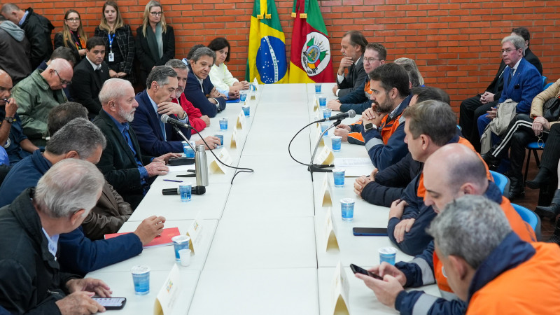 Governador Eduardo Leite se reúne com o presidente Lula e ministros