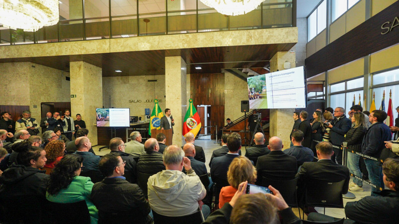 Leite apresenta diagnóstico de impactos da enchente e novas medidas do Plano Rio Grande