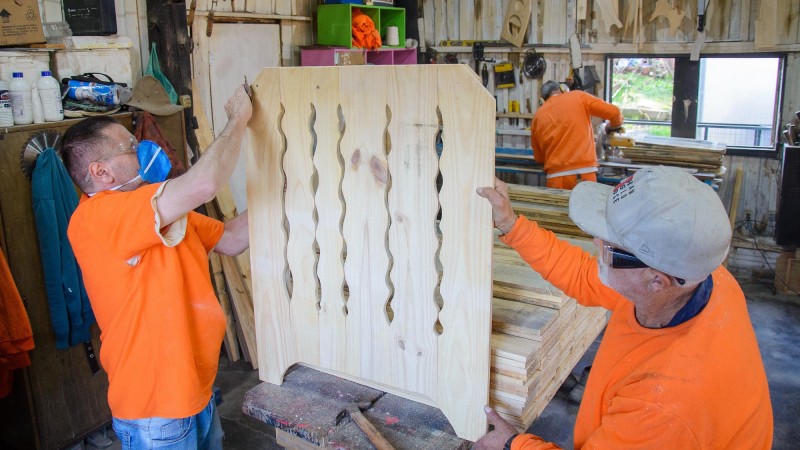Cerca de 2 mil itens de madeira fabricados com mão de obra prisional jul24