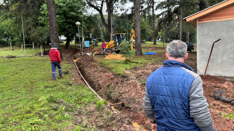 Imagem de obras sendo realizadas no Parque Assis Brasil em 2024.