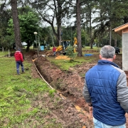 Imagem de obras sendo realizadas no Parque Assis Brasil em 2024.