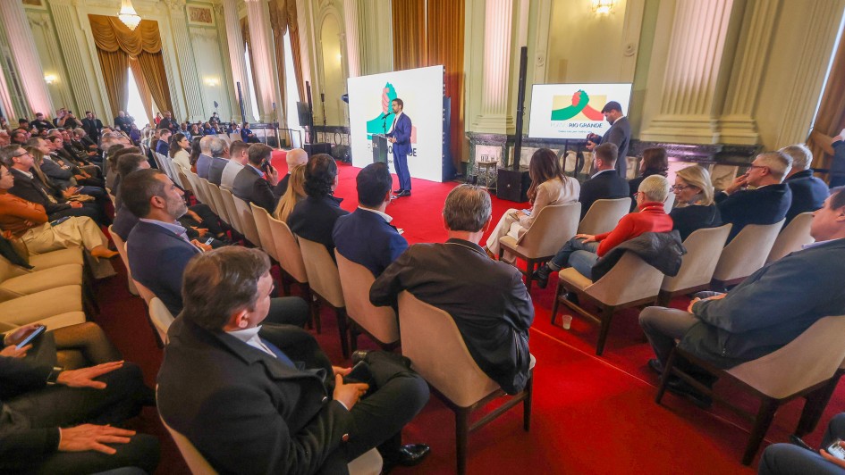 Governador faz balanço dos 100 dias após as enchentes em reunião do Conselho do Plano Rio Grande