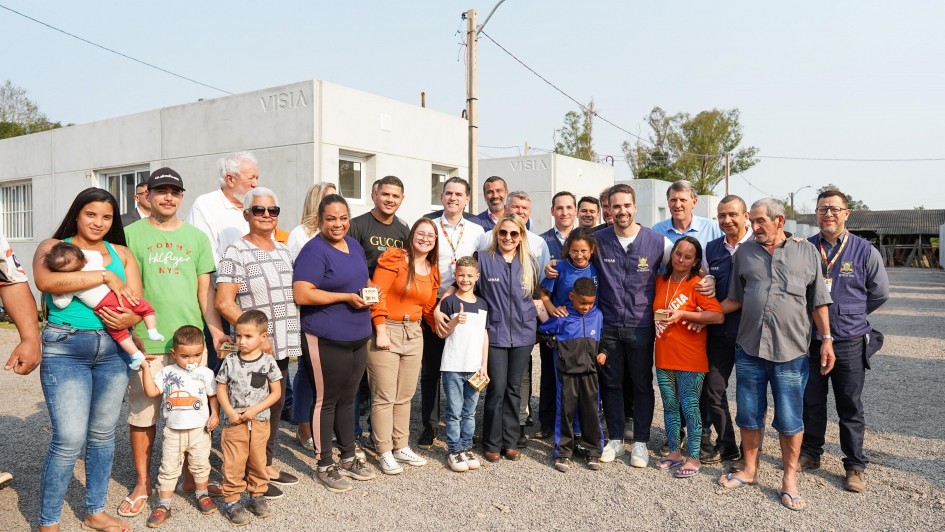 Entrega de casas em Cruzeiro do Sul