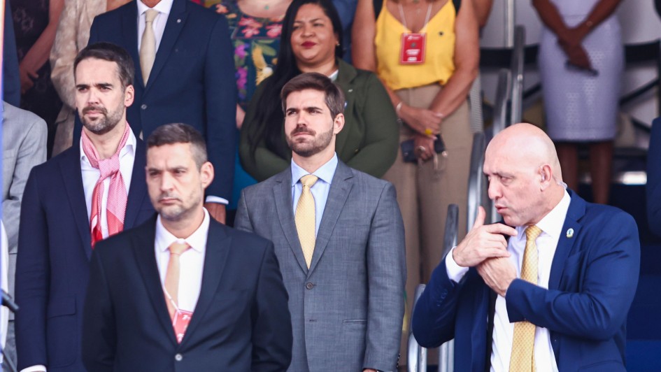 Governador acompanhou a homenagem ao lado do marido, Thalis Bolzan