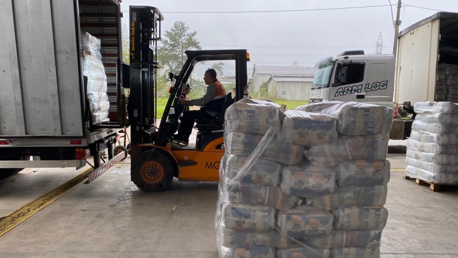 Entrega de cestas báscicas 2024 municípios em calamidade