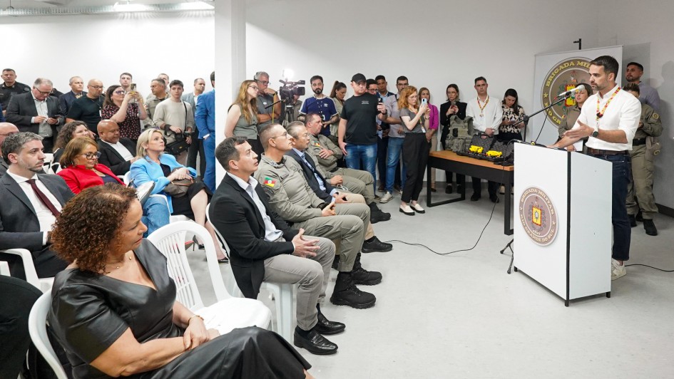 Leite entrega primeiro lote de câmeras corporais para a Brigada Militar da capital (1)