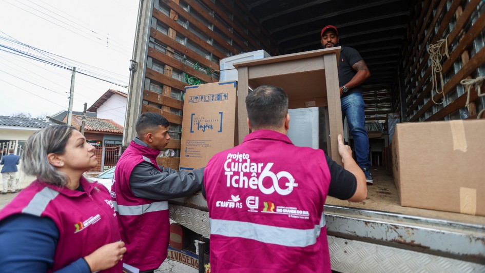 entrega   Estado realiza primeira entrega de itens essenciais do projeto Cuidar Tchê 60+