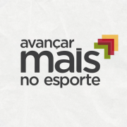 O card apresenta o texto "Avançar mais no esporte" em destaque no centro. No canto inferior direito, há o logotipo do governo do Estado do Rio Grande do Sul, representado por três silhuetas coloridas (em verde, vermelho e amarelo) e o nome do Estado em preto. No canto superior esquerdo, há pequenos blocos de cores verde, vermelho e amarelo. O fundo é de cor clara e possui um padrão sutil de textura. 