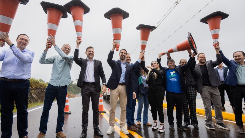 Governador inaugura pavimentação da estrada de acesso ao Cristo Protetor, em Encantado