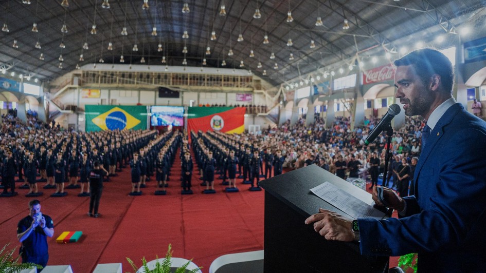 Formatura de sargentos e entrega de novas viaturas marcam o fim de ano dos bombeiros militares