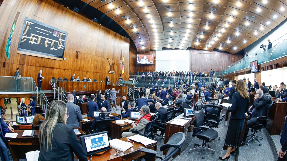 PORTO ALEGRE - RS - BRASIL. 10/12/2024.  Sessão Plenária Extraordinária, ordem do dia. Foto Fernando Gomes/ALRS