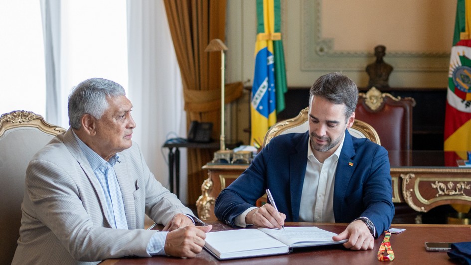 Eduardo Leite reassume cargo após as férias