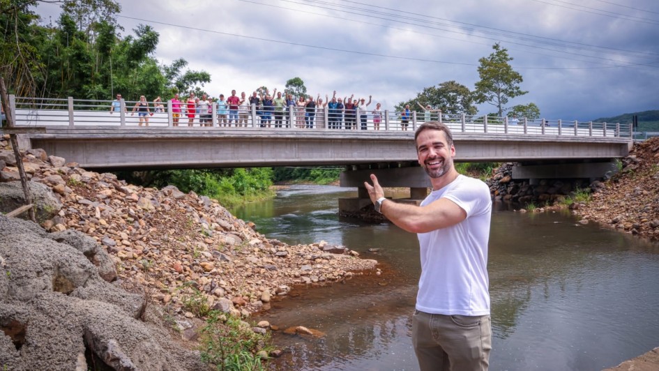 Governador inaugura ponte em Três Cachoeiras 