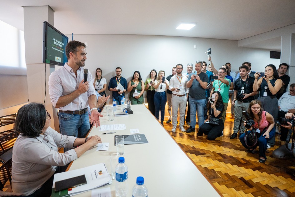 Leite disse que seu propósito não é só equilibrar as contas, pagar em dia e fazer obras, mas melhorar a vida das pessoas -Foto: Maurício Tonetto/Secom