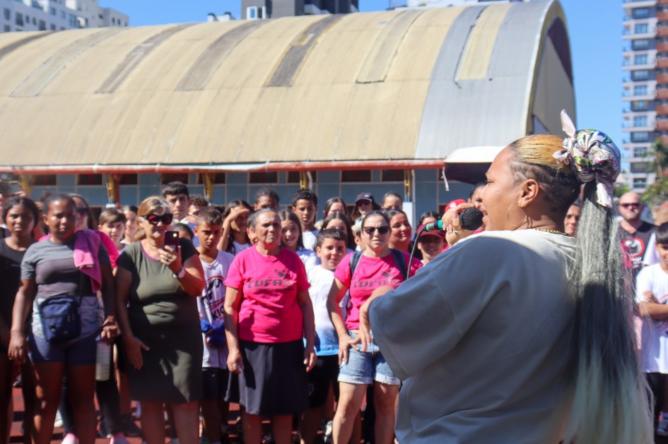 Na parte externa do Cete, show de rimas com a parceria da Central Única das Favelas -Foto: Divulgação SEL