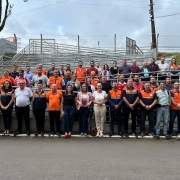 Foto posada em área externa com os participantes do curso da Defesa Civil em Caxias do Sul.