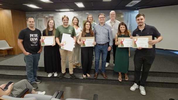 ENTREGA DE CERTIFICADOS PREMIUM PARA PRODUTORES DE CACHAÇA E DE AZEITE OLIVA NO RS 