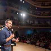 Leite prestigia último espetáculo no Theatro São pedro antes da reforma