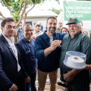 Governador Eduardo Leite entrega 30 moradias definitivas em Santiago