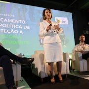 Secretária da Educação no lançamento de Política de Proteção a Estudantes
