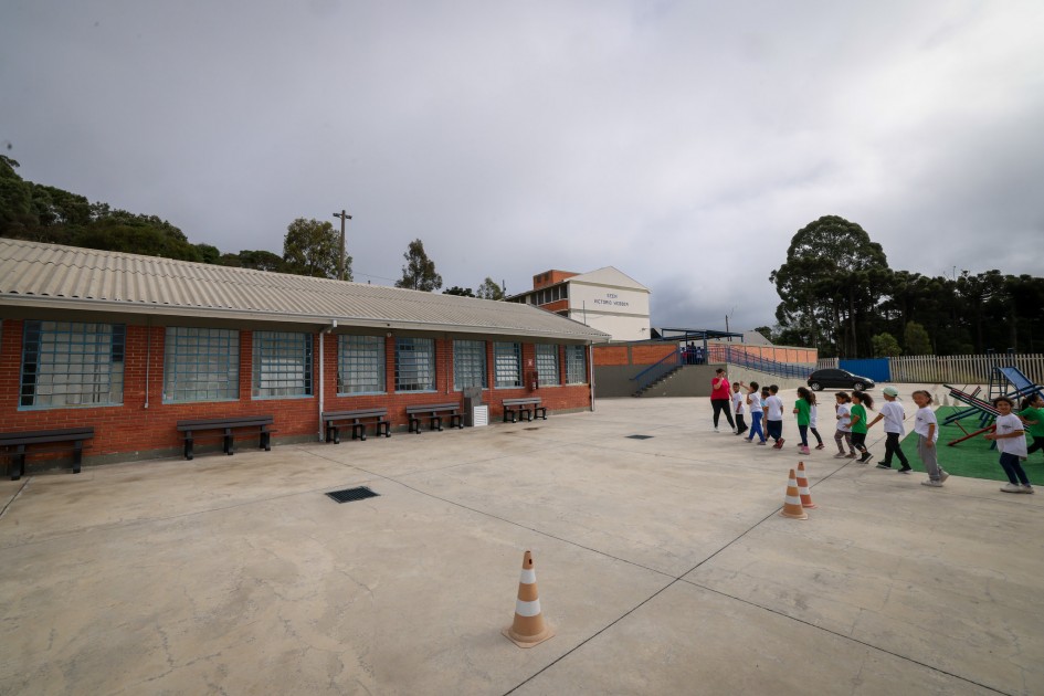 Escola Estadual de Ensino Médio Victório Webber teve concluída a reforma estrutural do muro e a recuperação do piso do pátio -Foto: Jürgen Mayrhofer/Secom