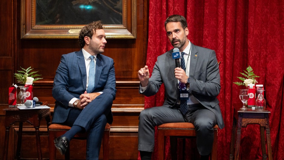 Leite apresenta visão de futuro do Estado a investidores em painel da Apex Partners