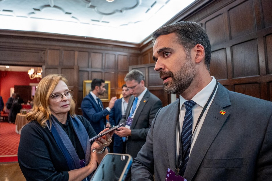 Leite apresenta visão de futuro do Estado a investidores em painel da Apex Partners