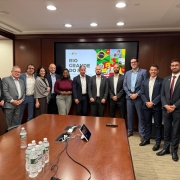 Foto posada dos participantes da reunião com a Alvarez & Marsal nos EUA em 2025.