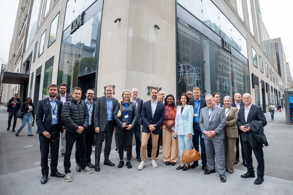 Eduardo Leite em reunião com a IBM em Nova York