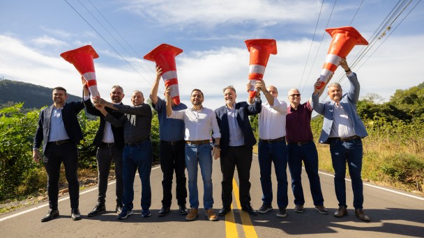 Gabriel Souza inaugura pavimentação de estrada em Nova Petrópolis
