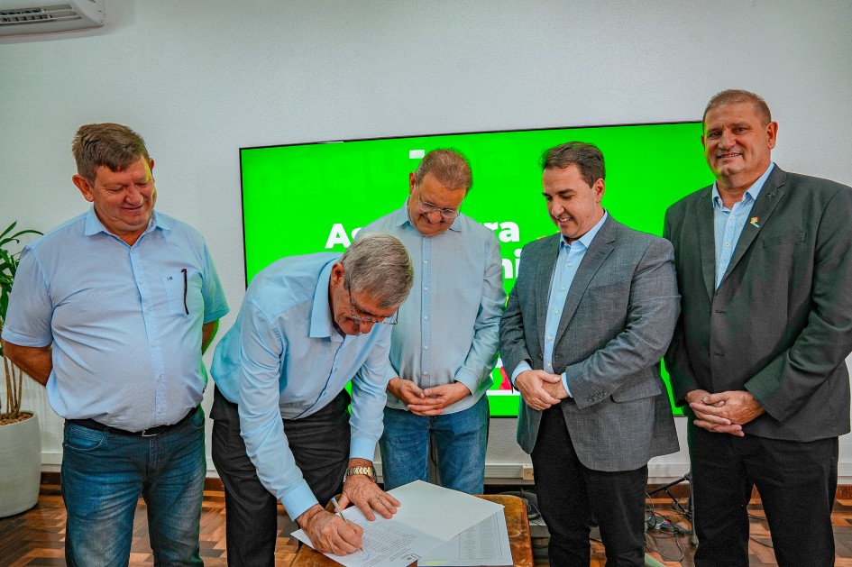 Agricultura assina convênios para recuperação de estradas rurais