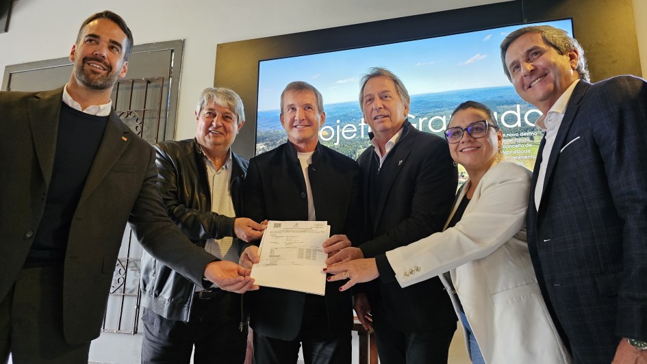 Entrega de licença ambiental para empreendimento imobiliário em Gramado