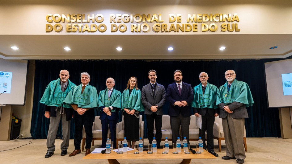 Leite elogiou o papel da Academia na valorização da medicina e na construção de uma sociedade mais solidária