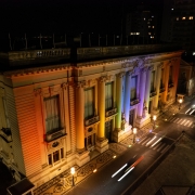 1 6 2025   Palácio Piratini iluminado com as cores da bandeira LGBTQ+