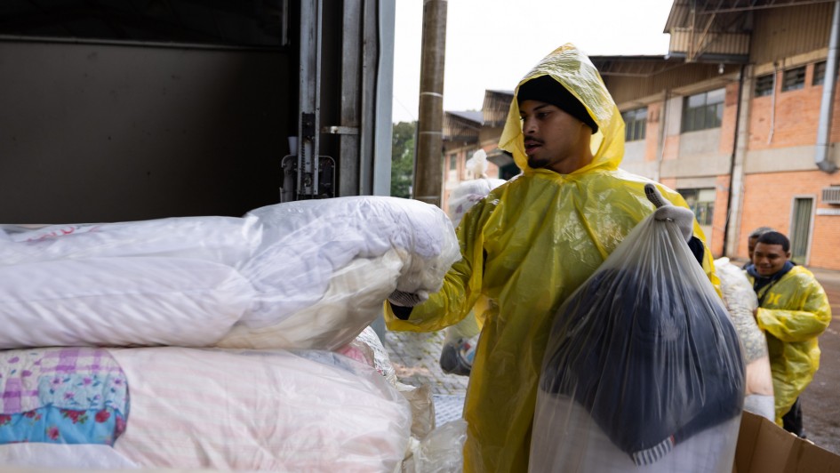 Defesa Civil envia mais de 1,6 mil itens e 566 kits de donativos a municípios afetados pelas chuvas capajun25