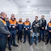 O governador Eduardo Leite, o coronel Luciano Boeira e outras autoridades estaduais e municipais conversam sobre as ações emergenciais.