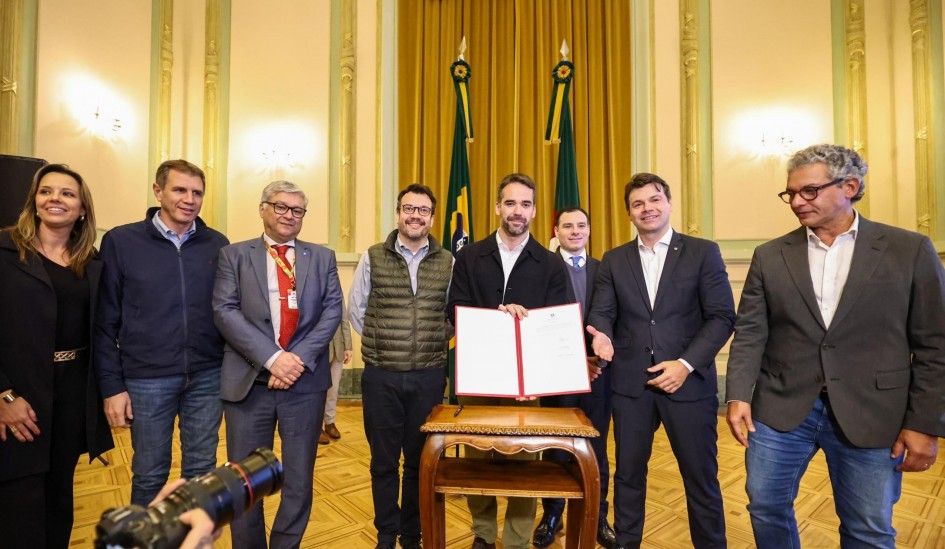 Leite assina regulamentação de programa para negociação de dívidas tributárias jul25