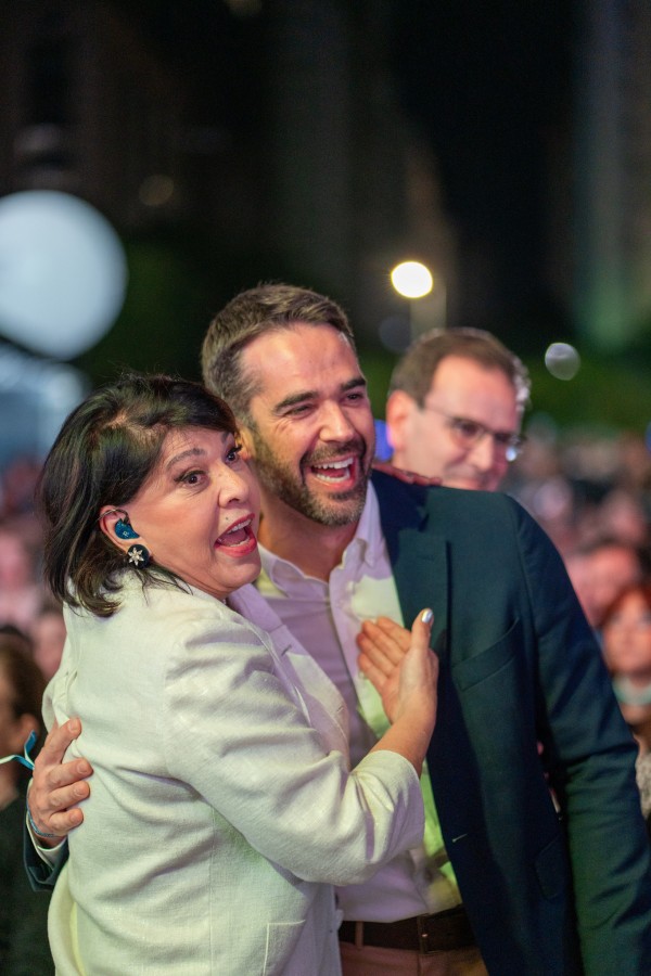 Evento reuniu milhares de pessoas e teve apresentações de artistas como Roberta Miranda