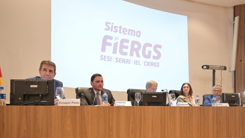 Gabriel Souza em reunião com a Fiergs
