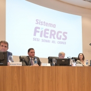 Gabriel Souza em reunião com a Fiergs