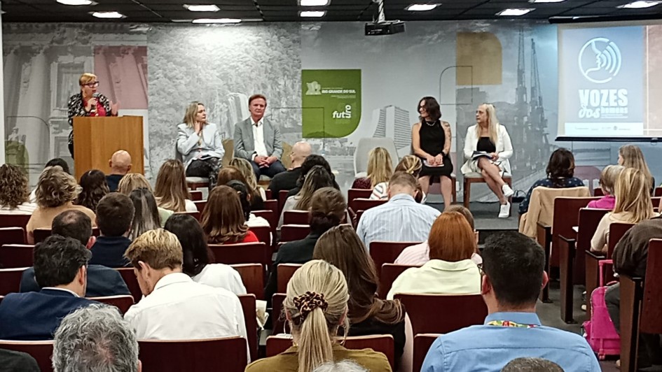 Apresentação no plenário do Seminário Vozes dos Homens em Situações de Emergência.