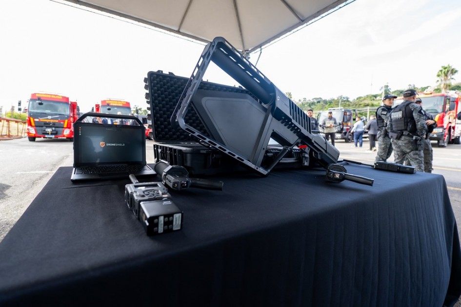 Foram investidos R$ 4,9 milhões na aquisição de três kits completos de tecnologia antidrone, pioneira no país -Foto: Rafael Marin/Ascom Polícia Penal
