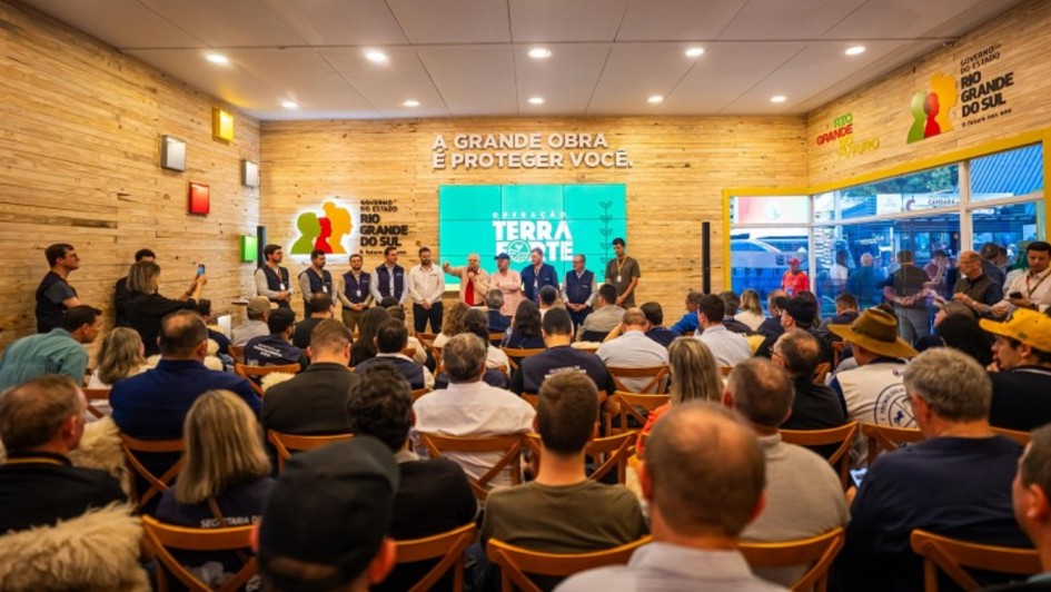 Foto mostra apresentação da Operação Terra Forte.