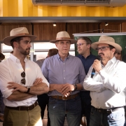 foto mostra Governador Eduardo Leite, acompanhando evento do Badesul.