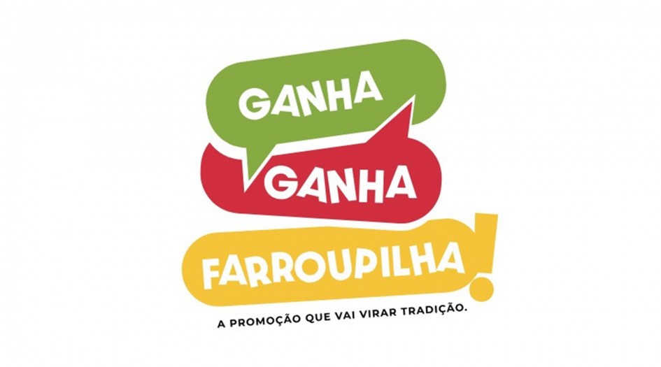 A imagem é um cartaz promocional com fundo colorido em tons de verde, amarelo, vermelho e azul. O texto principal, em letras grandes e brancas, é "GANHA GANHA FARROUPILHA", com uma palavra abaixo da outra. Na parte inferior, contém a frase em letras pretas, bem menores: "A PROMOÇÃO QUE VAI VIRAR TRADIÇÃO.". O estilo visual remete a decoração tradicional da cultura gaúcha.