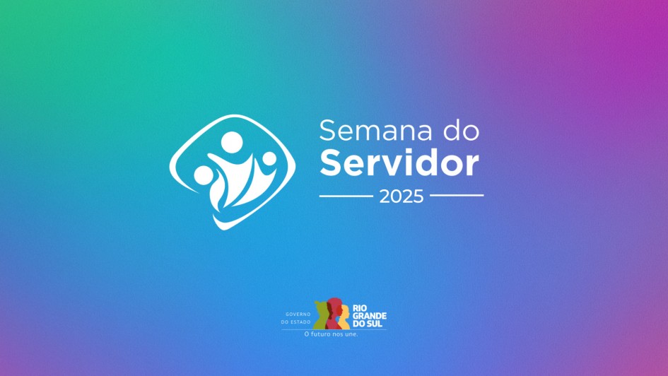 A imagem tem um fundo com um degradê colorido que vai do verde ao azul e ao roxo. No centro, há um logotipo branco formado por três figuras humanas estilizadas, com braços erguidos, dentro de uma forma arredondada. À direita do logotipo está o texto em branco: “Semana do Servidor 2025”, com “Servidor” em destaque em negrito. Na parte inferior da imagem, aparece o logotipo do Governo do Estado do Rio Grande do Sul, com três perfis humanos sobrepostos em cores vermelho, amarelo e verde, ao lado do texto: “Governo do Estado – Rio Grande do Sul – O futuro nos une.”